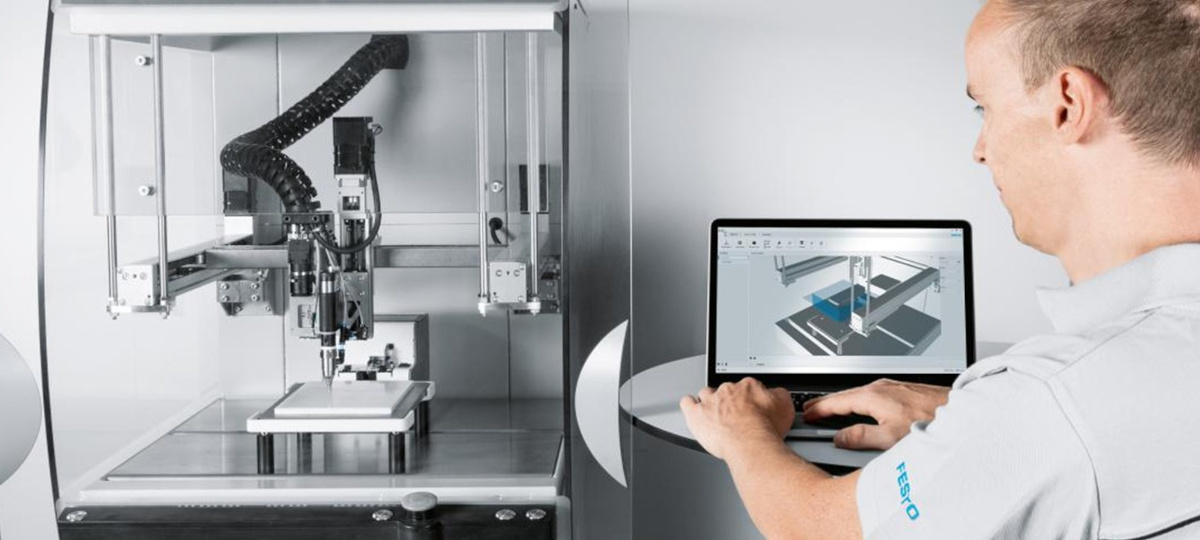 Robot montażowy w przemyśle motoryzacyjnym z wykorzystaniem technologii IoT