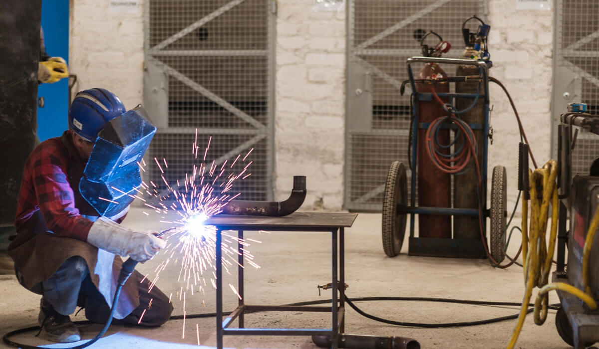 Pneumatyczny zawór bezpieczeństwa odcinający dopływ mediów w sytuacjach awaryjnych