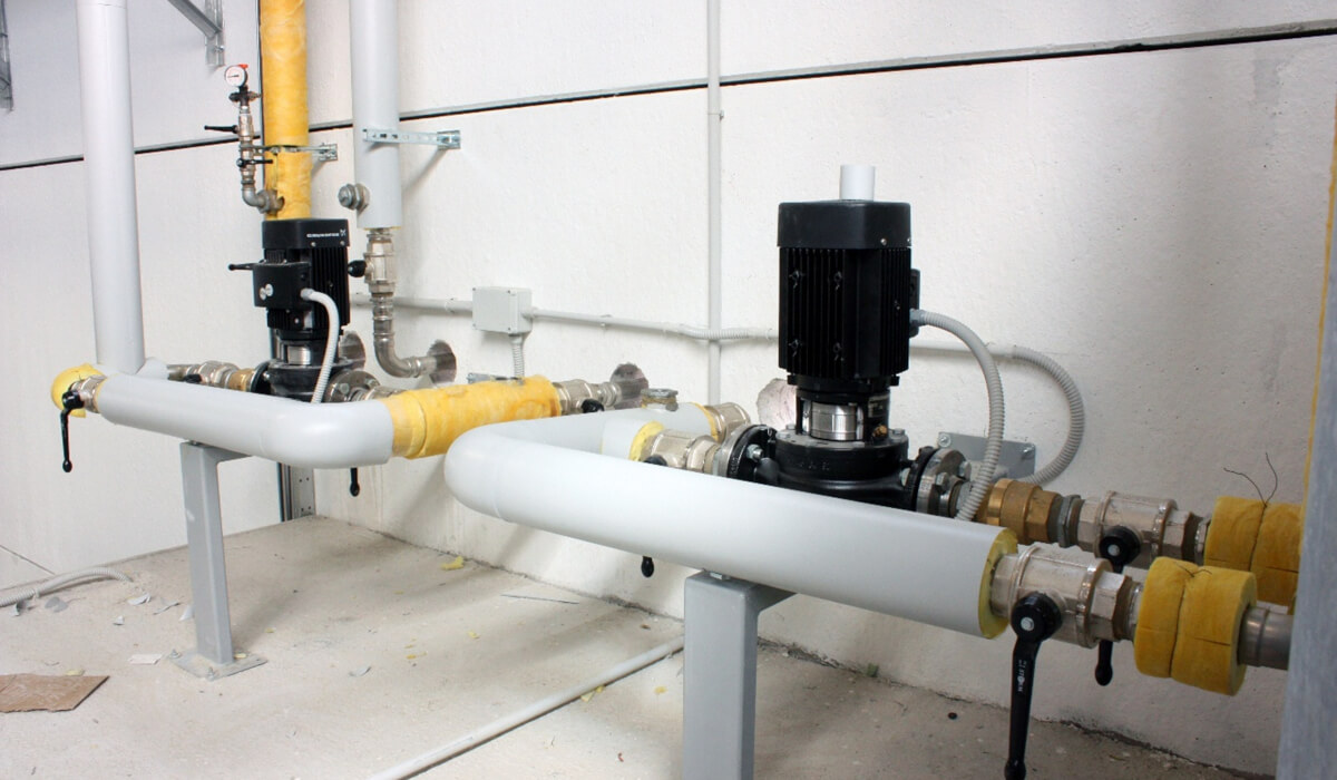 Czysta linia produkcyjna w zakładzie spożywczym z zainstalowanym systemem Effebi-Press