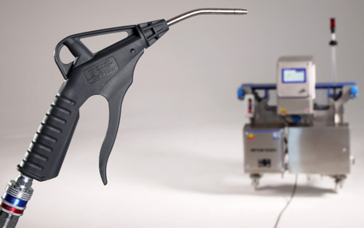 Pistolet CEJN z końcówką Star-Tip redukującą hałas i ciśnienie zgodnie z normami OSHA.