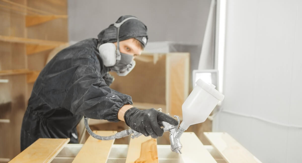 Lakierobejca rozpuszczalnikowa i wodna Lakierobejca - lepkość i pigmentacja a dobór pistoletu