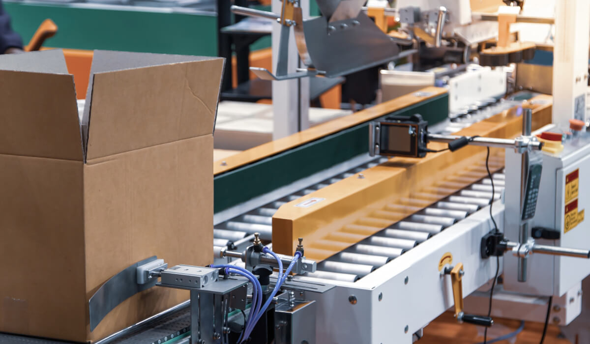 Czujnik położenia tłoka na siłowniku przesyłający sygnał o statusie blokady do systemu PLC Czujnik magnetyczny - diagnostyka