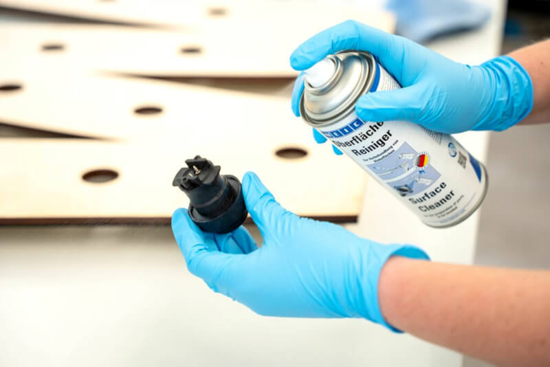 Obróbka wstępna przed klejeniem dla trwałego mocowania