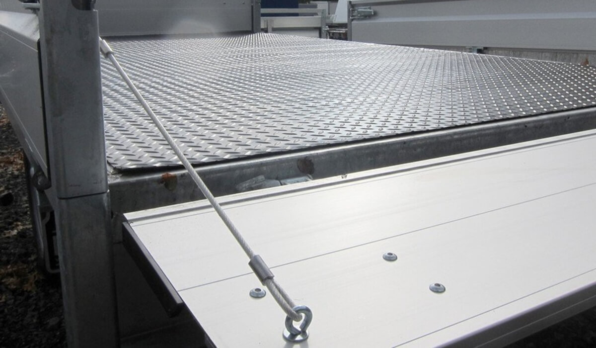 Montaż małego elementu gumowego za pomocą kleju GMK 2410