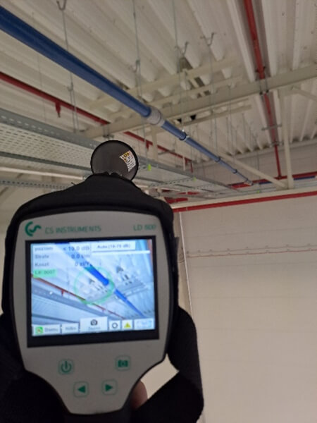 Efektywność energetyczna w przemyśle meblarskim – detektor LD500 Użycie detektora nieszczelności CS-Instruments LD500 wspierającego efektywność energetyczną w przemyśle meblarskim