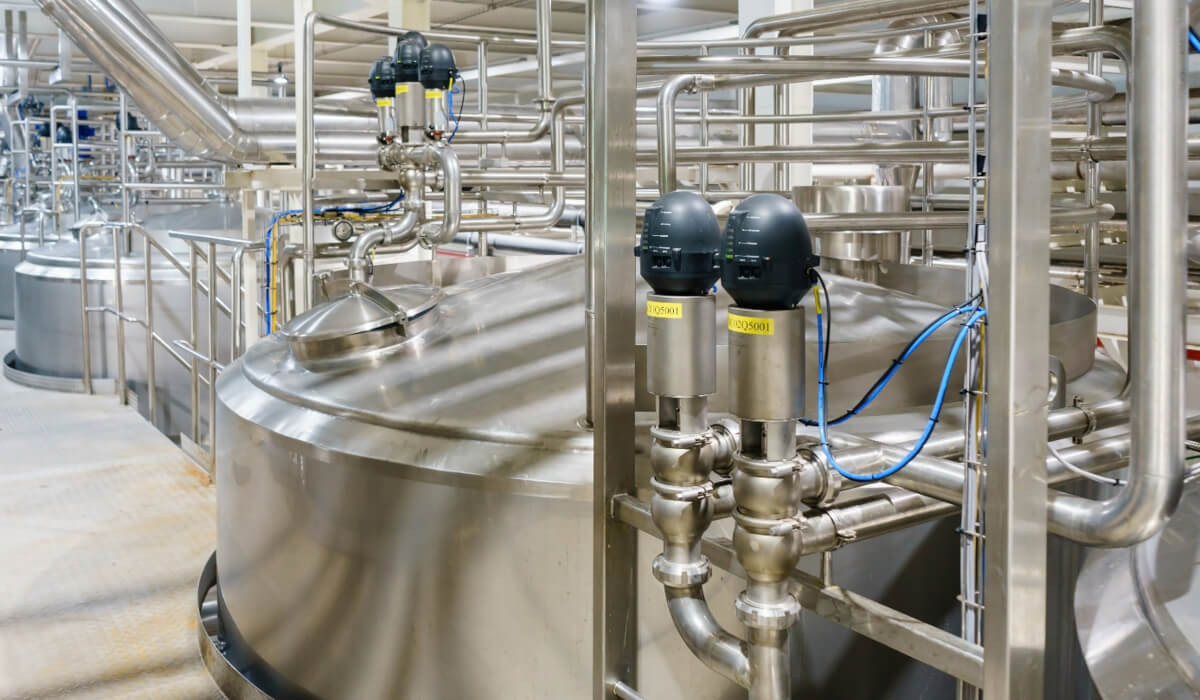 Komponenty pneumatyczne ATEX do strefy wybuchowej w mieszalni Zawory i czujniki w wykonaniu ATEX montowane w mieszalni zagrożonej wybuchem pyłów
