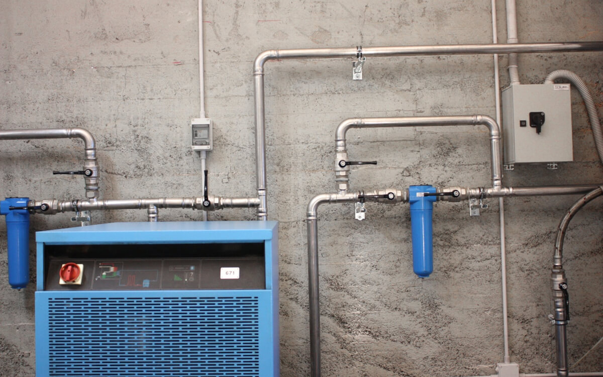 Instalacja z rur Effebi-Press w systemie klimatyzacji - Odporność na wilgoć Instalacja systemu Effebi-Press w systemie klimatyzacji, zapewniająca odporność na wilgoć i korozję