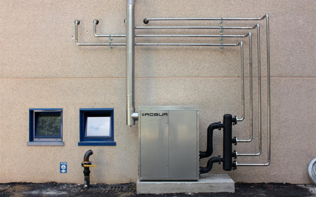 Instalacja z rur ze stali kwasoodpornej w oczyszczalni ścieków, pracująca w agresywnym środowisku. Instalacja z rur ze stali kwasoodpornej w oczyszczalni ścieków - Odporność na agresywne media