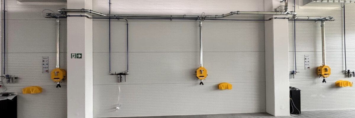 Kompletna instalacja sprężonego powietrza w hali serwisowej branży automotive