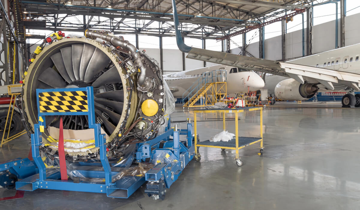 Kompleksowa instalacja sprężonego powietrza w hangarze MRO lotnictwa wykonana z rur aluminiowych Instalacja sprężonego powietrza - MRO lotnictwo