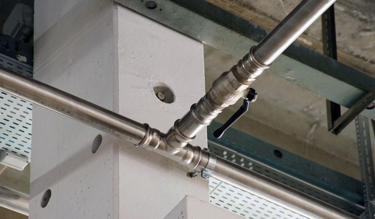 Przemysłowa instalacja wody lodowej z rurami Effebi Press