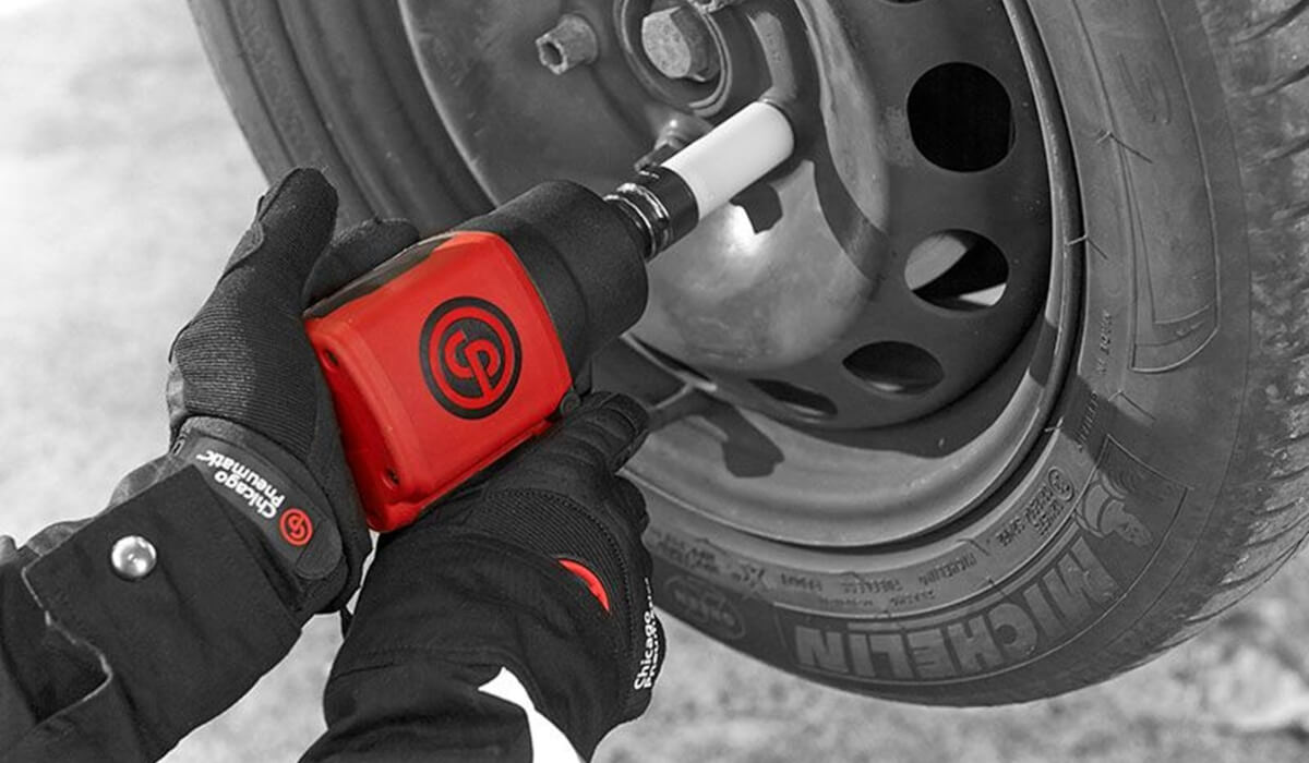 Kompaktowy klucz udarowy typu pistoletowego o bardzo wysokim momencie zrywającym do zapieczonych śrub