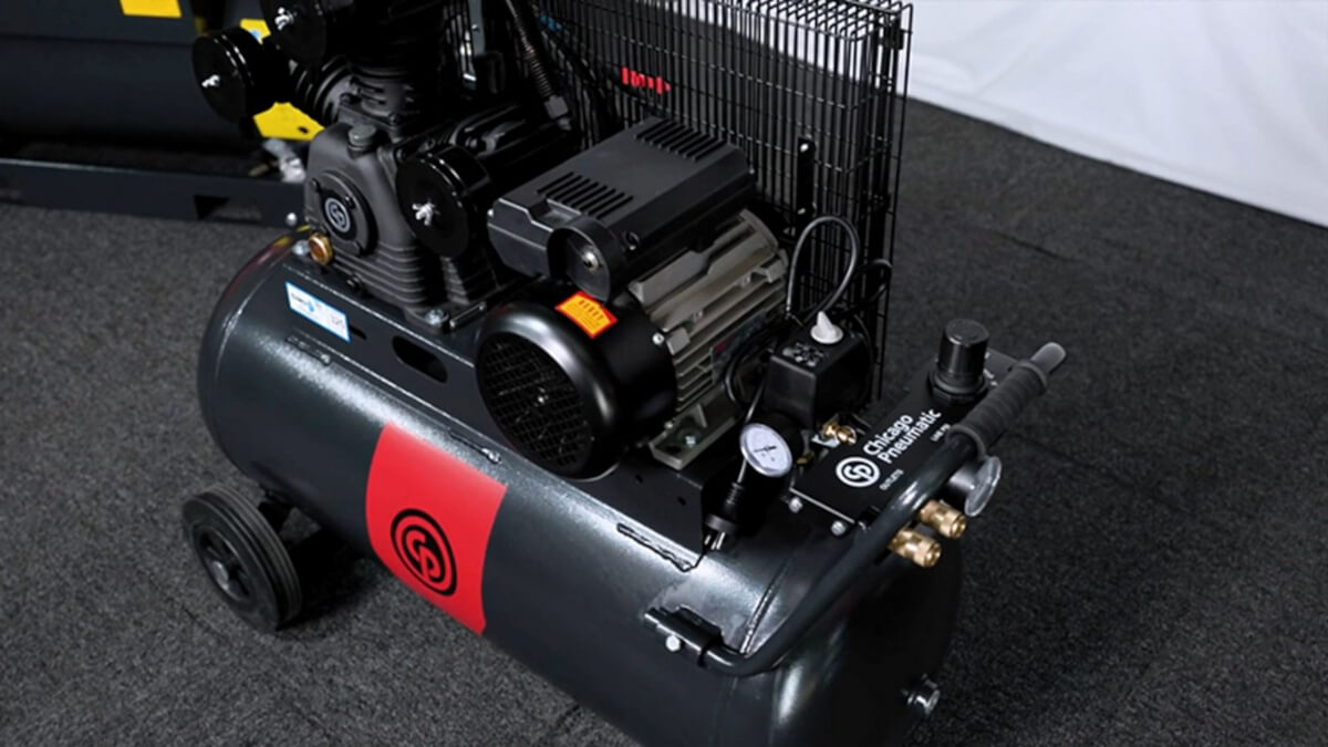 Cichy kompresor bezolejowy na kółkach zapewniający czyste powietrze bez drobin oleju