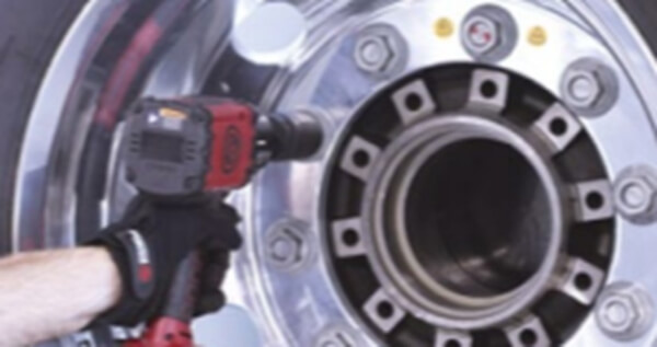 Kontrola momentu dokręcania - precyzja i powtarzalność dla kół pojazdów ciężarowych