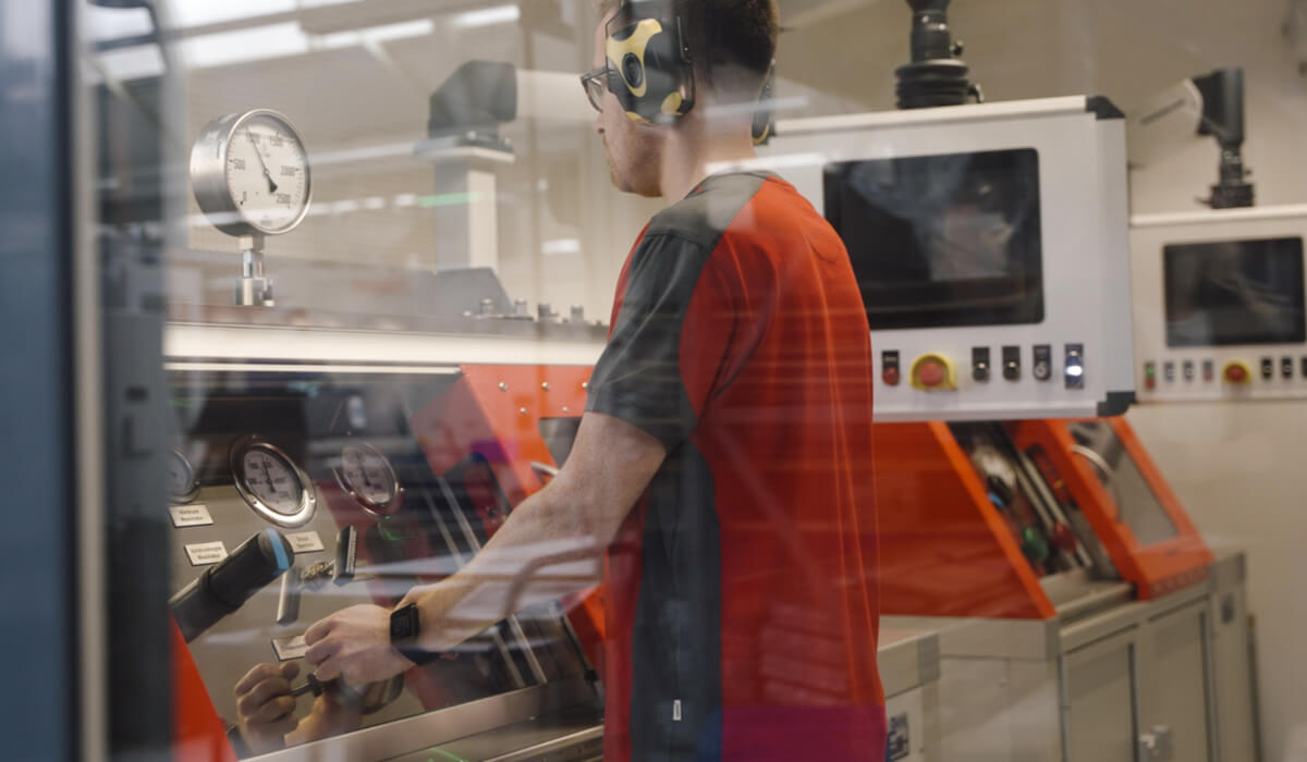 Korzyści wynikające z posiadania certyfikatu Bureau Veritas, takie jak globalne uznanie i zwiększone bezpieczeństwo w przemyśle naftowym oraz gazowym