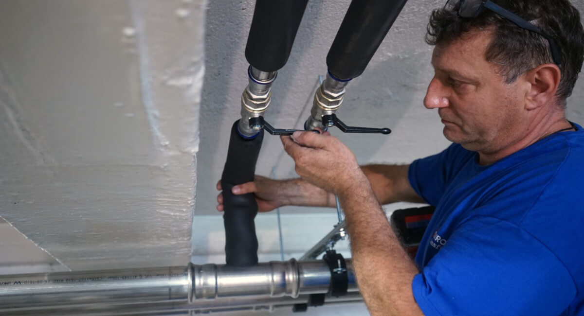 Instalacja w kotłowni z rurami Effebi Press