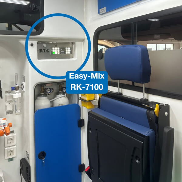 Klejenie różnych materiałów - aluminium, stal nierdzewna i tworzywa ABS w produkcji ambulansu Serwis ambulansów - łączenie elementów w pojazdach ratunkowych