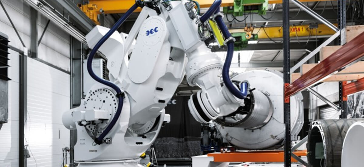 Linia produkcyjna wyposażona w serwonapędy Festo CMMT-MP, demonstrujące ich zastosowanie w automatyzacji przemysłowej