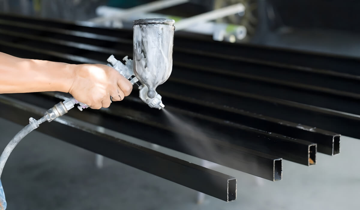 Aplikacja warstwy antykorozyjnej na ogrodzenie