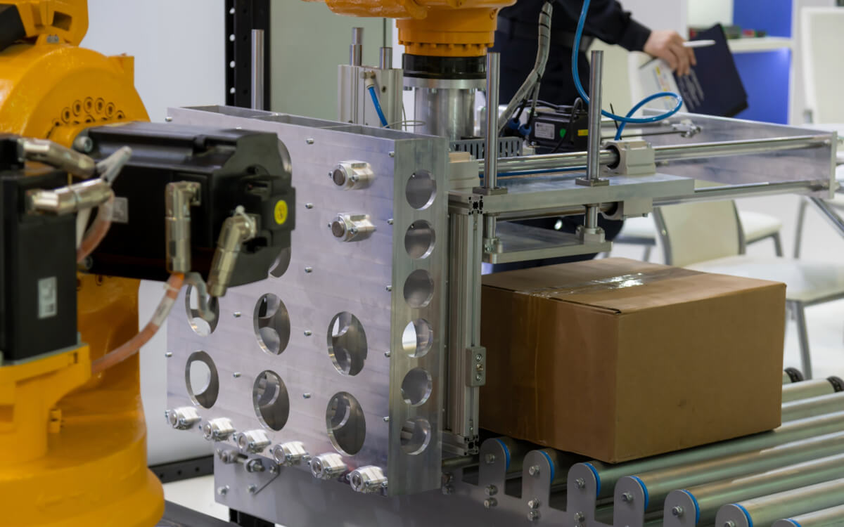 Manometr cyfrowy monitorujący spadki ciśnienia i pomagający w wykrywaniu wycieków w magazynie Monitoring zużycia