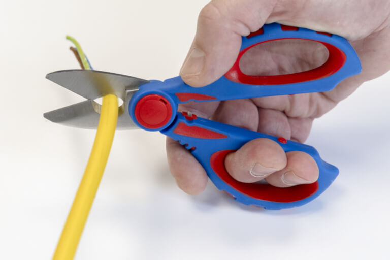 Mocne nożyce do kabli i przewodów, niezastąpione w każdym warsztacie majsterkowicza