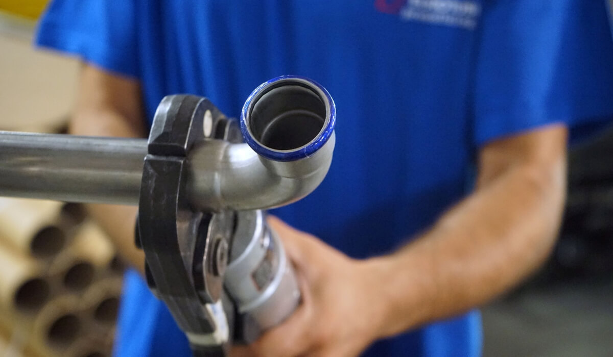 Etapy montażu (docinanie, oznaczanie, zaprasowywanie)