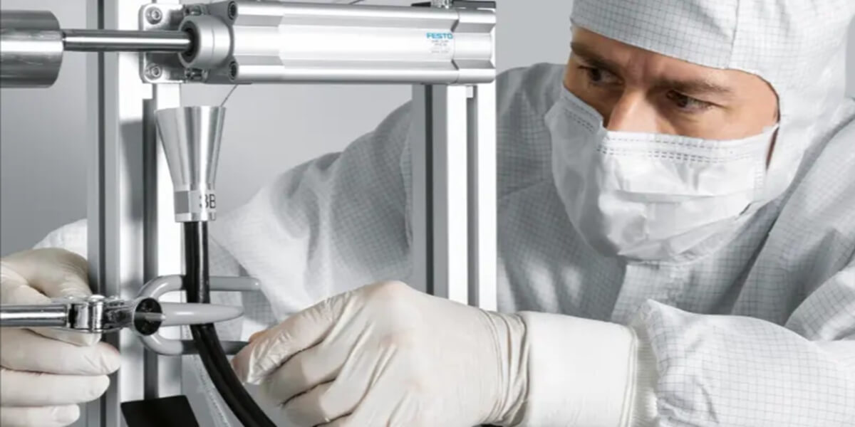 Chirurgiczna wiertnica pneumatyczna przygotowana do pracy w sterylnym środowisku operacyjnym