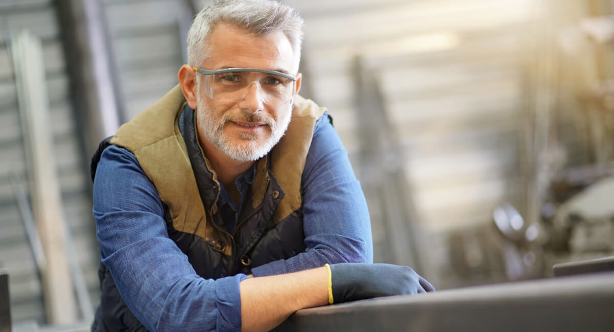 Zastosowanie noża powietrznego do szybkiego oczyszczania detali z chłodziwa po obróbce