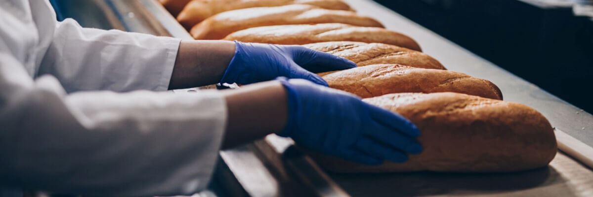 Zainstalowany nóż powietrzny VNP-AL-N-0500-0600, emitujący laminarny strumień powietrza