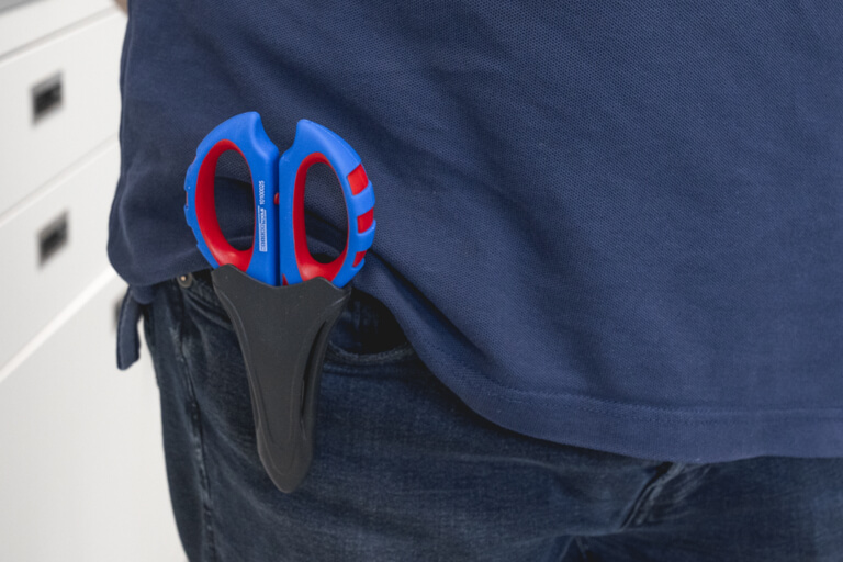 Nożyce dla elektryków WEICON XL to wszechstronne narzędzie, idealne do cięcia kabli, usuwania izolacji i zaciskania