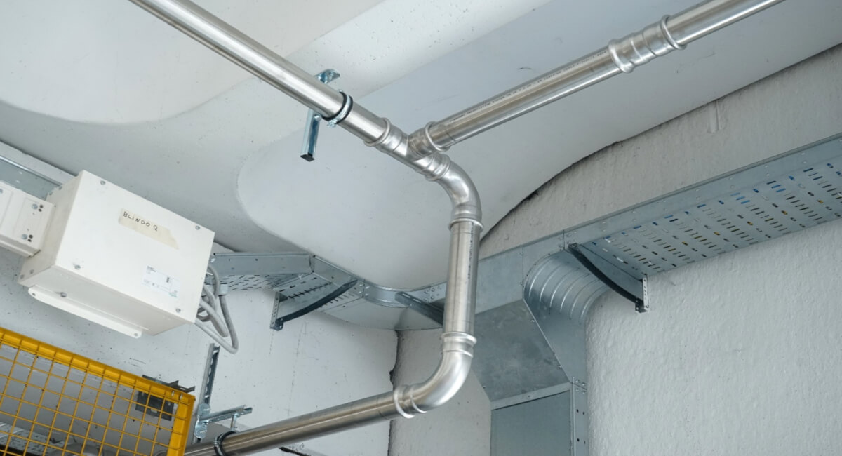 Obróbka stali nierdzewnej - cięcie i gięcie blach