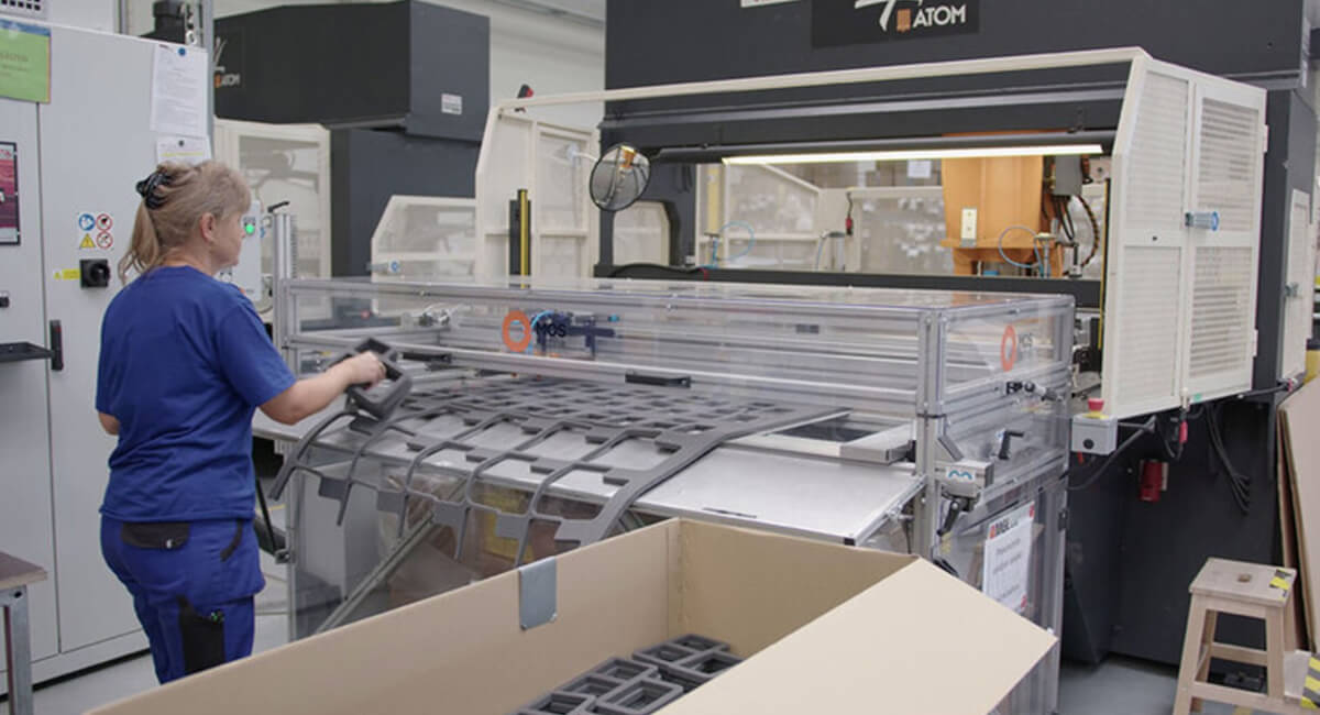 Dysza Coandy czyszcząca płytkę drukowaną (PCB)