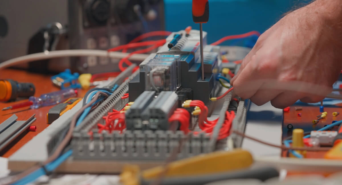 Czyszczenie elektroniki odmuch