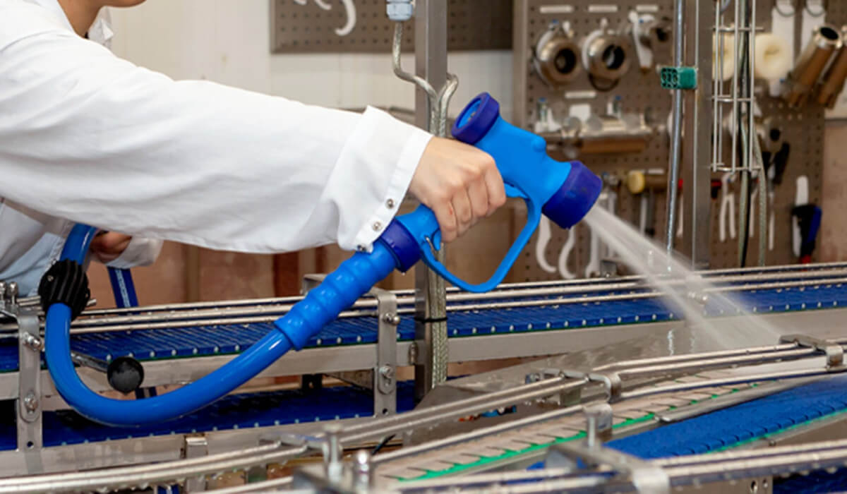 Pistolety do mycia ciśnieniowego i dezynfekcji – bioasekuracja