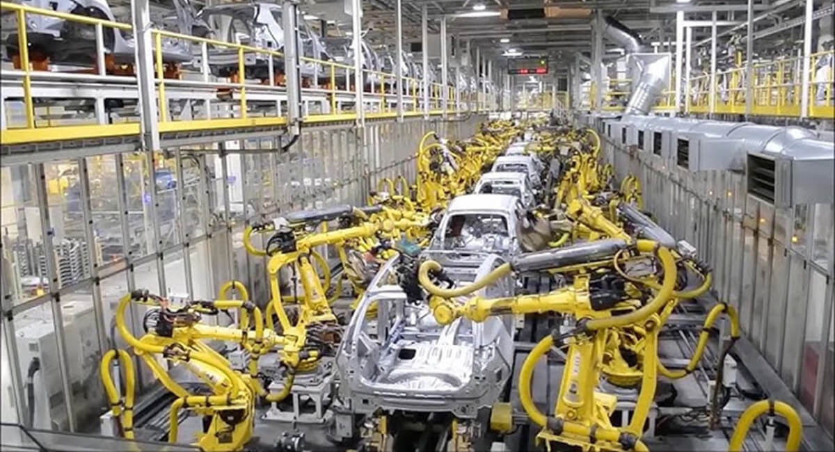 Manipulator pneumatyczny przenoszący delikatny układ scalony na taśmie produkcyjne