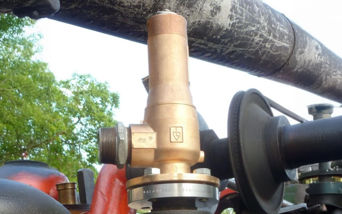 Zamontowany w pozycji pionowej zawór bezpieczeństwa Zawór bezpieczeństwa - pozycja pionowa