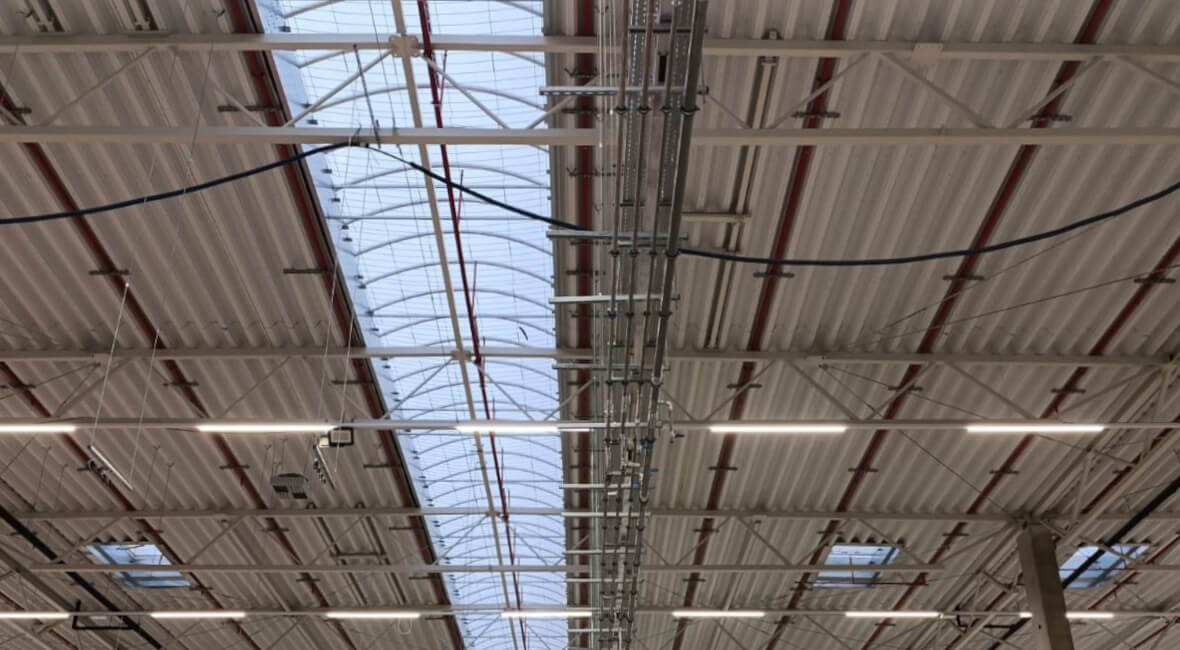 Kompleksowa instalacja sprężonego powietrza w hali magazynowej