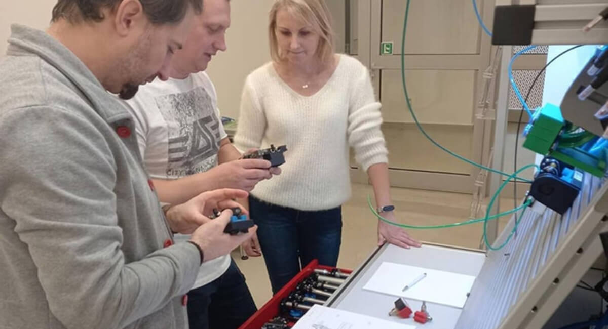 Projektowanie zaworów i przewodów - dobór materiałów odpornych na skoki temperatur