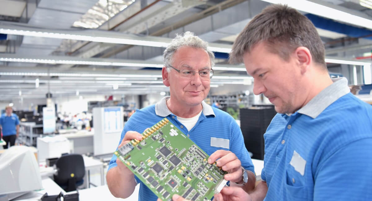 Przemysł elektroniczny - kondensacja i korozja ścieżek Ryzyko wilgoci w przemyśle elektronicznym