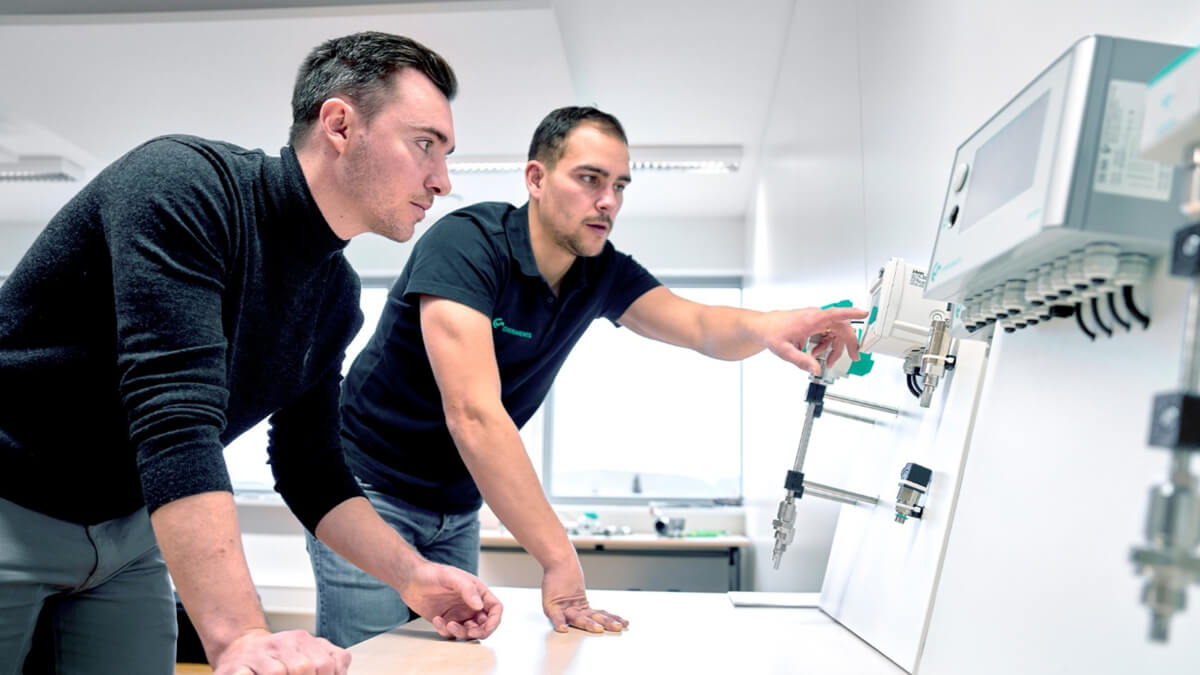 Cyfrowy przepływomierz monitorujący zużycie sprężonego powietrza w ramach zarządzania energią 4.0