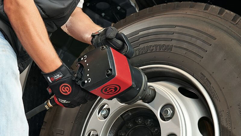 Zbrojony wąż gumowy odporny na przetarcia, dedykowany do zasilania kluczy udarowych