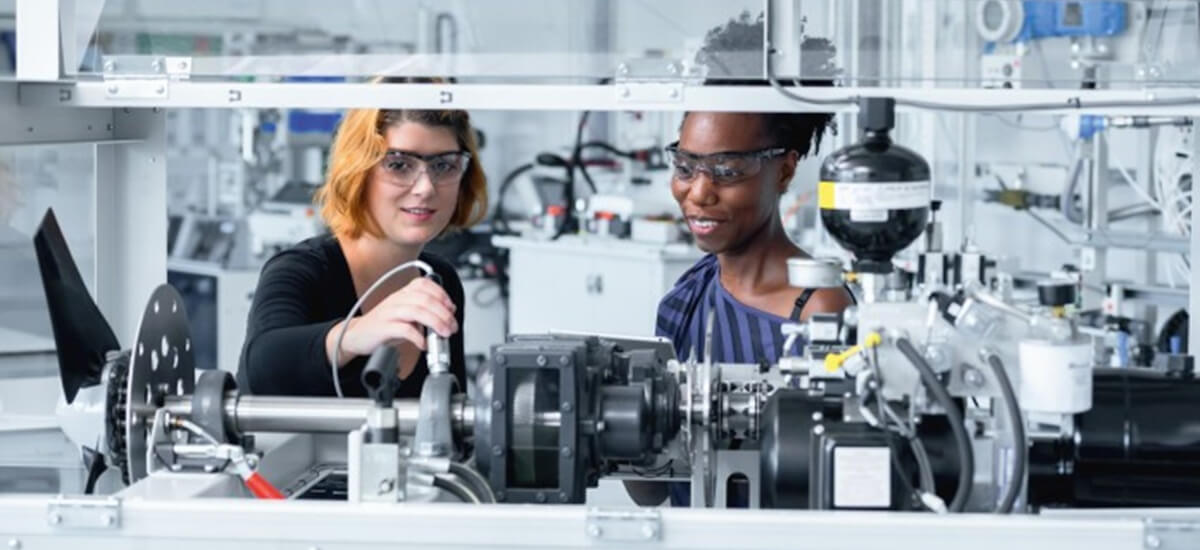 Siłowniki pneumatyczne w maszynie do powlekania folii elektrodowej