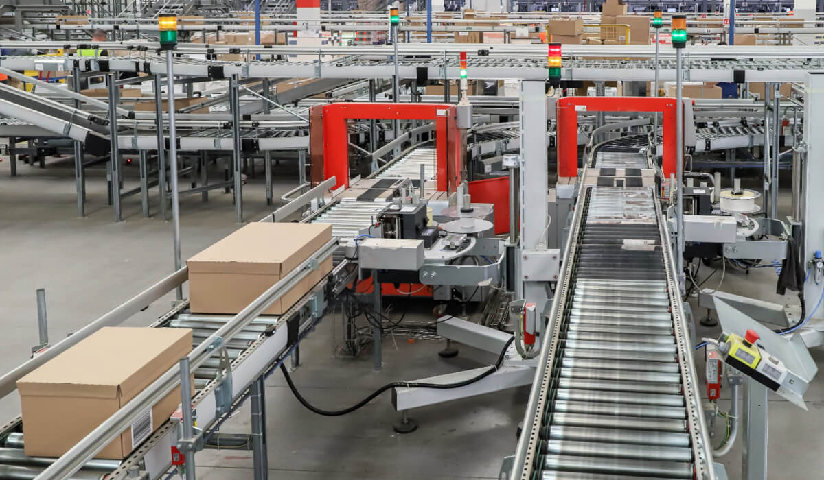 Zespół przygotowania powietrza (filtr, reduktor, smarownica) zabezpieczający napędy w magazynie Blok FRL - uzdatnianie powietrza