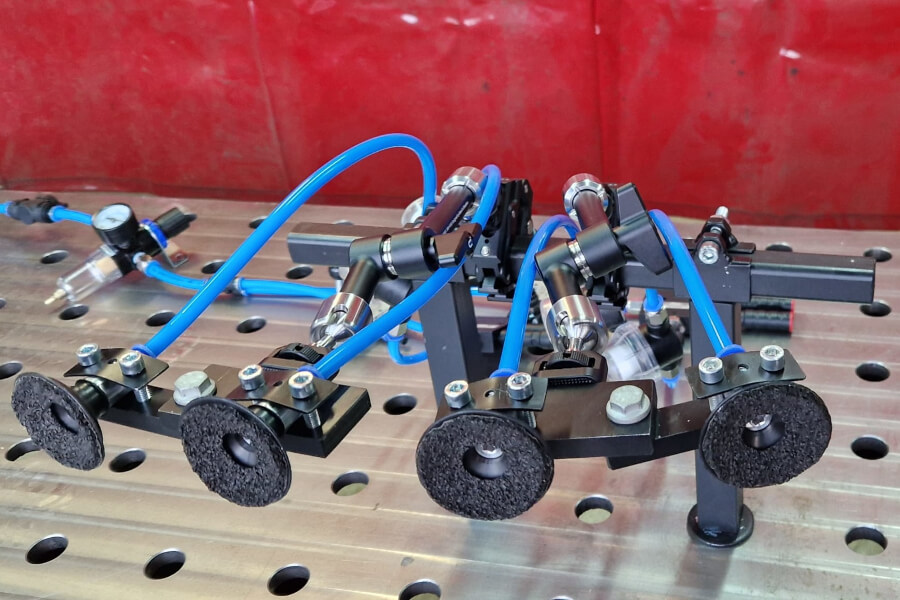 Przyssawki z pierścieniem z gąbki Przyssawka z pierścieniem z gąbki, mocująca arkusz preszpanu