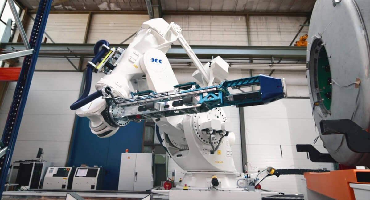 Fabryka z zaawansowaną automatyką i robotyką