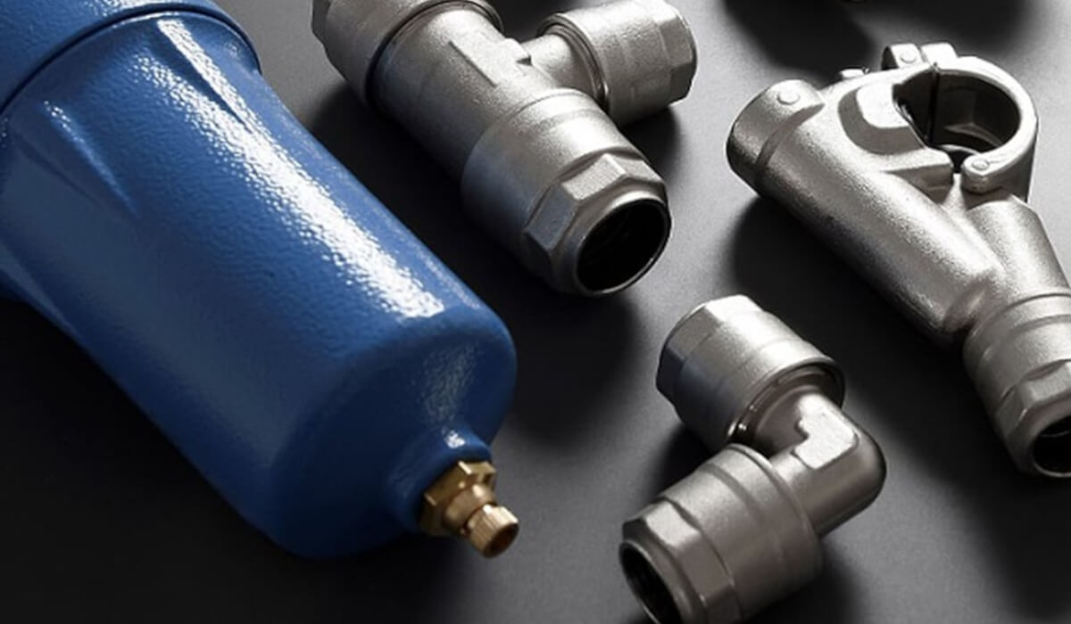 Kompletny punkt poboru sprężonego powietrza z zaworem odcinającym i szybkozłączem na ścianie hali