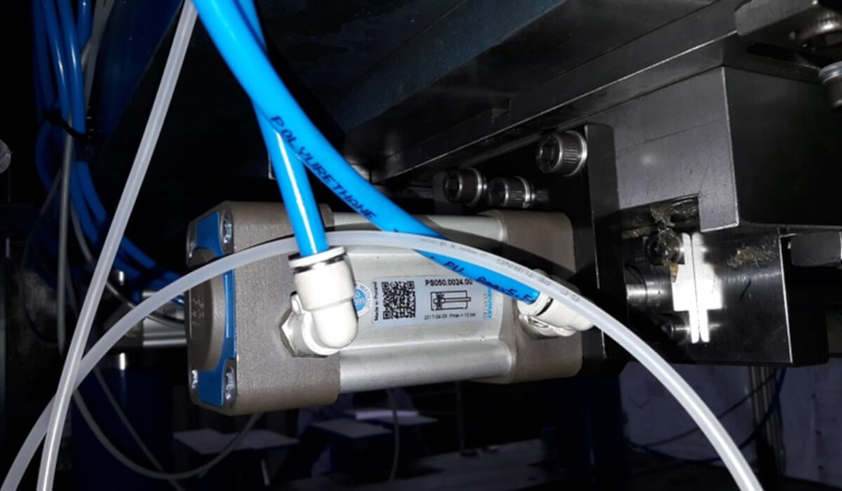 Regulatory przepływu Pneumat System: optymalizacja tempa napełniania komór siłownika Przemiany gazowe