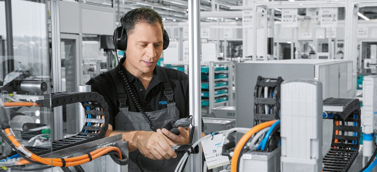 Robert Hokee - prawo sprężystości