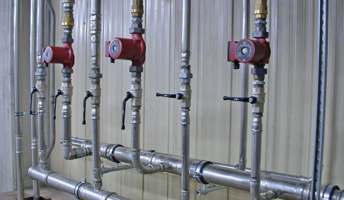 Różnice mosiądzu i stali nierdzewnej