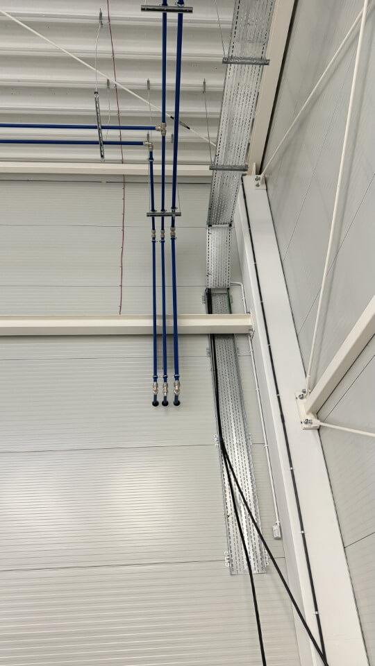 Rurociąg sprężonego powietrza prowadzonego w linii prostej